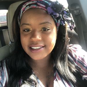 Meet your Posher, Desiree